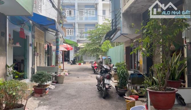 Khu dân cư Bình Phú 2, p.10 quận 6: 3x7m, 1 lầu - 2