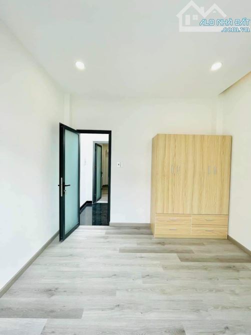 Bán nhà dạng căn hộ dịch vụ - 4.6 x 15m, 5 tầng, 8 phòng ngủ, 8.5 tỷ LT - 3