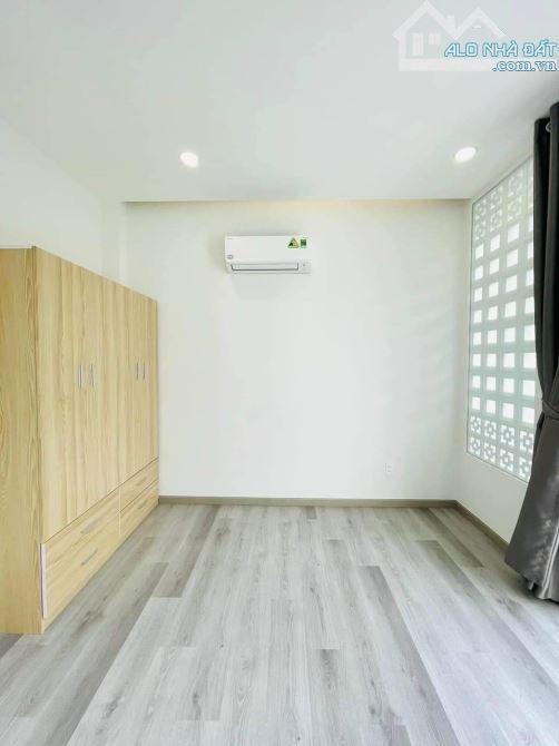 Bán nhà dạng căn hộ dịch vụ - 4.6 x 15m, 5 tầng, 8 phòng ngủ, 8.5 tỷ LT - 4