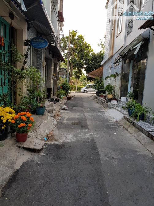 Khu dân cư Bình Phú 2, p.10 quận 6: 3x10m, 1 lầu
