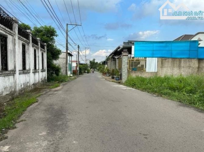 Bán cắt lỗ 98m2 đất ngay UBND Mỹ Hạnh Bắc giá 870 triệu , Sổ Hồng Riêng - 1