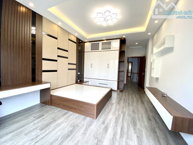 Bán nhà Vạn Kiếp Hoàn Kiếm Lo góc 3 thoáng Dt 70m 2 5 tầng mt 4,5 m Giá 29 tỷ lh Huyền - 2