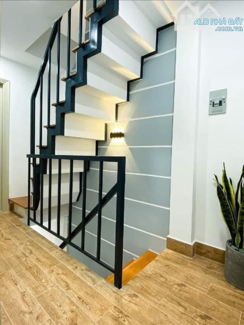 Nhà nhỏ xinh Hâu Giang Quận 6, 20 m2, 2 tầng BTCT, hẻm an ninh thông thoáng - 2
