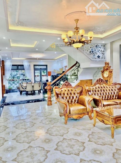 VILLA SÂN VƯỜN 214M2 ĐƯỜNG NHỰA NGÔ TẤT TỐ P8 ĐÀ LẠT GẦN THUNG LŨNG TÌNH YÊU  300M