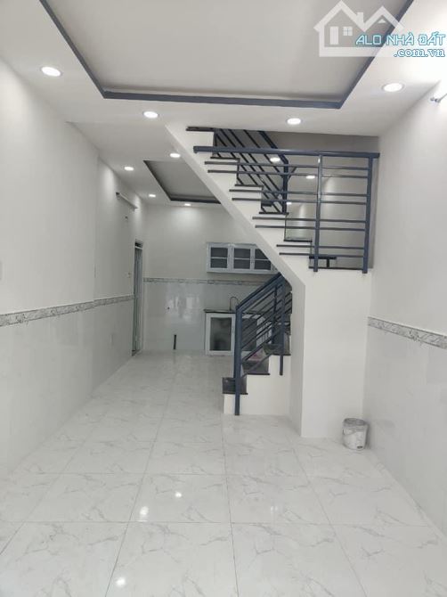 Bán gấp nhà Hậu Giang 30 m2, 4 tầng BTCT, 4 PN 3 WC vài bước ra mặt tiền