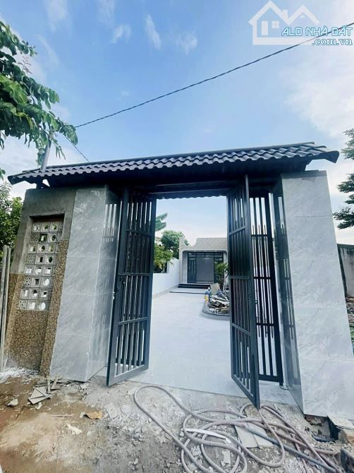 Bán nhà 200m2 SHR,THỔ CƯ 100% Siêu Đẹp Giá TỐT (P. TÂN PHONG)