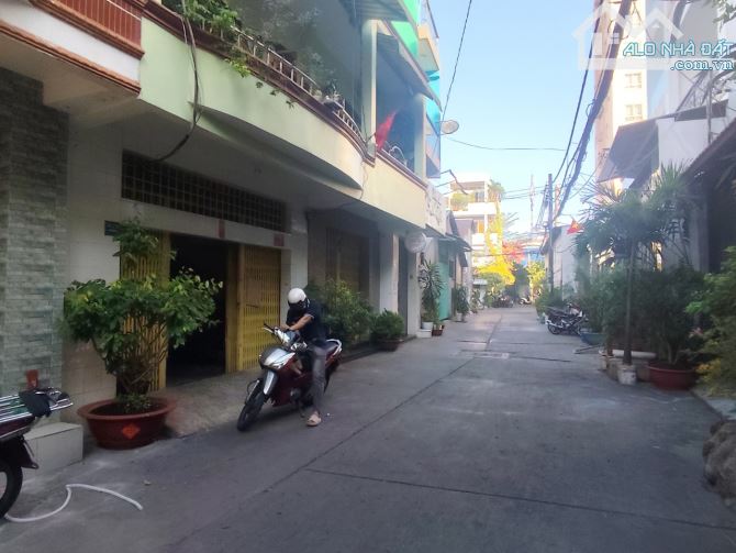 Nhà mới xây nở hậu Nguyễn Văn Luông 45 m2, 2 tầng BTCT góc thoáng