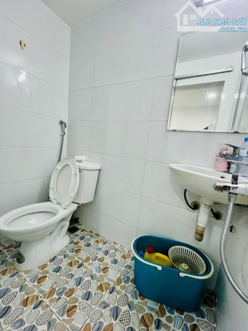 Bán nhà nhỏ xinh 6 tầng, 3 phòng ngủ, cách mặt đường lớn ô tô tránh nhau 5m, chỉ hơn 2 tỷ - 4