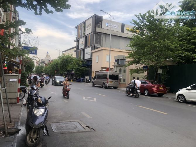 Bán Biệt thự view hồ đường trước nhà 2 ôtô tránh