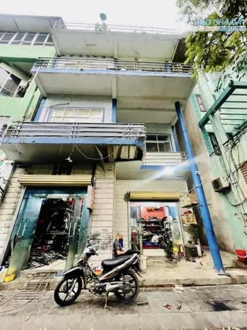 PHÂN LÔ Ô TÔ TRÁNH - VỈA HÈ KINH DOANH - THÔNG SỐ LÝ TƯỞNG XÂY TOÀ NHÀ
