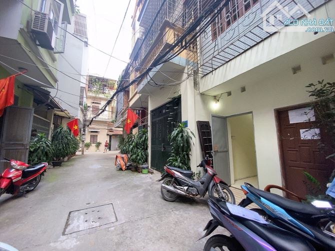 Bán đất tặng nhà 2T cũ phố Bế Văn Đàn,Hà Đông,Sđcc,đất phân lô,ô tô vào nhà.