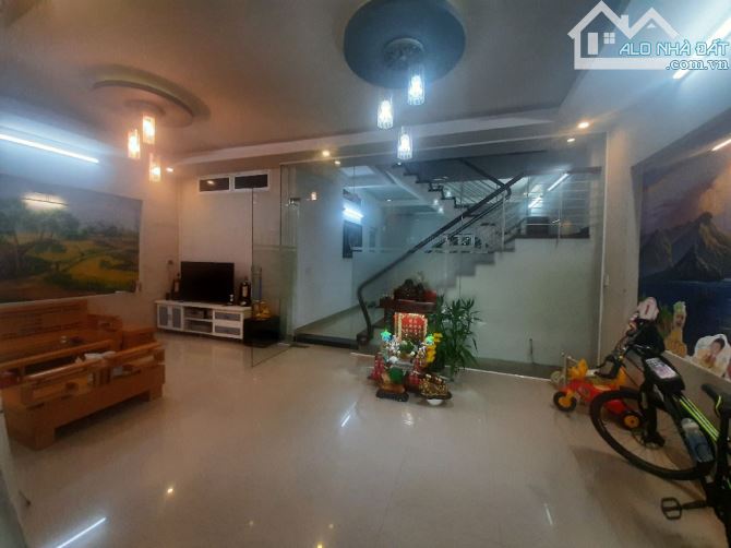 BÁN NHÀ TRƯNG NỮ VƯƠNG - 120M2 - 2 TẦNG - MT:8M - KINH DOANH SẦM UẤT - TRUNG TÂM - 9.8 TỶ