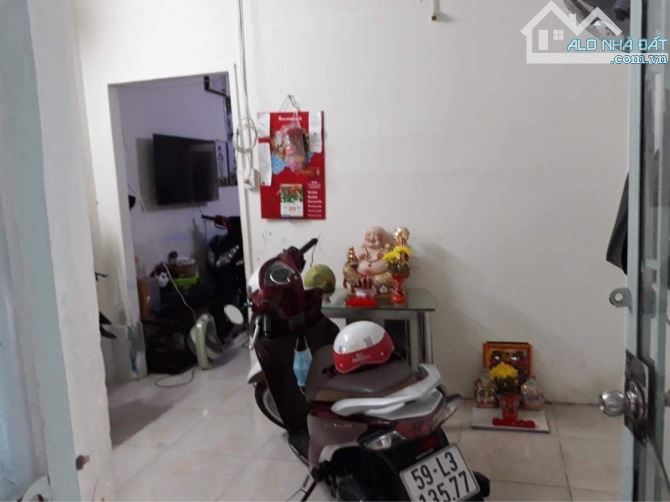 HẺM THÔNG SÁT MT BA ĐÌNH, Ụ CÂY - P10 QUẬN 8 - NHÀ 43M2 - SỔ VUÔNG A4 - 3.7x13m - 3.x TỶ - 1