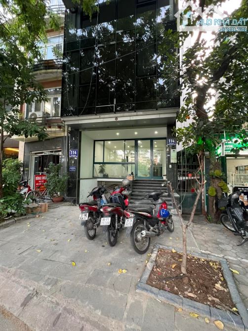 Chủ gửi bán nhanh nhà Nguyễn Đình Hoàn 7 tầng đẹp như mơ, mặt tiền 5.5m giá thương lượng - 1