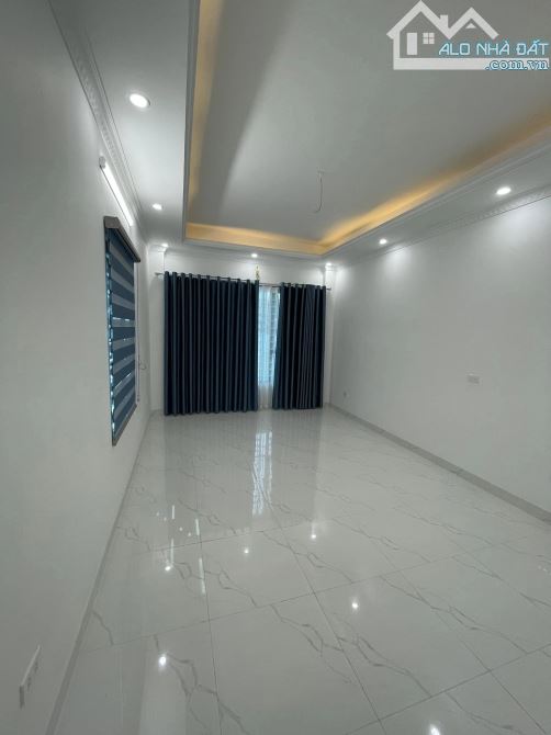 Cho thuê nhà mặt phố chùa quỳnh 5 tầng thông sàn