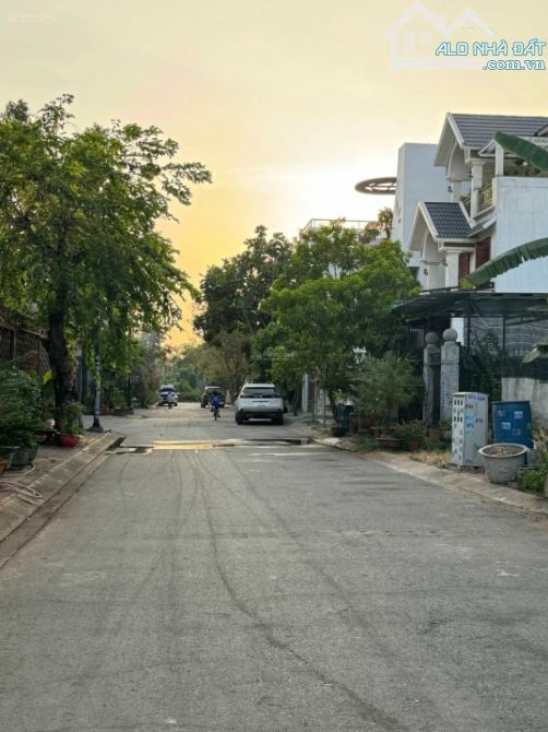 Bán lô đất 245m2 - mặt tiền view sông - gần Bệnh Viện Quốc Tế Hạnh Phúc - đường nhựa - 2
