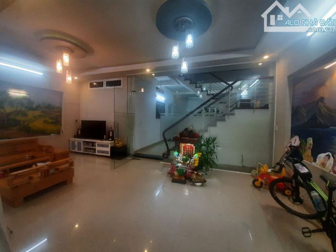 BÁN NHÀ TRƯNG NỮ VƯƠNG - 120M2 - 2 TẦNG - MT:8M - KINH DOANH SẦM UẤT - TRUNG TÂM - 9.8 TỶ - 2