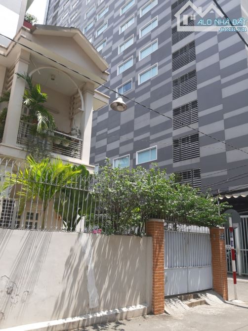Bán gấp biệt thự đường Nguyễn Trọng Tuyển, DT 8x20, 3 tầng, giá 26,8 tỷ - 1
