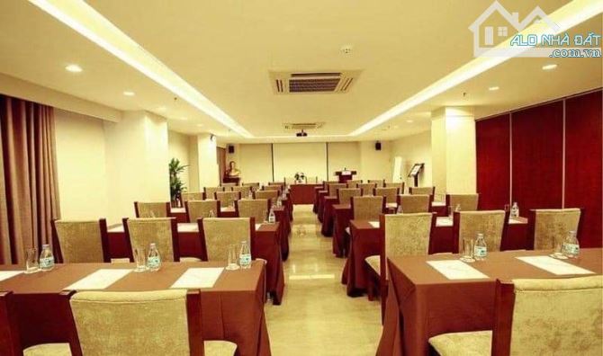 Khách sạn 4* mặt phố Nguyễn Đình Hoàn, 321m2, 13 tầng, mặt tiền 12m, 168 tỷ