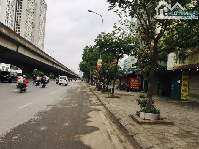 Bán nhà mặt phố Nguyễn Xiển 182m2 – MT 17.5m 55 tỷ