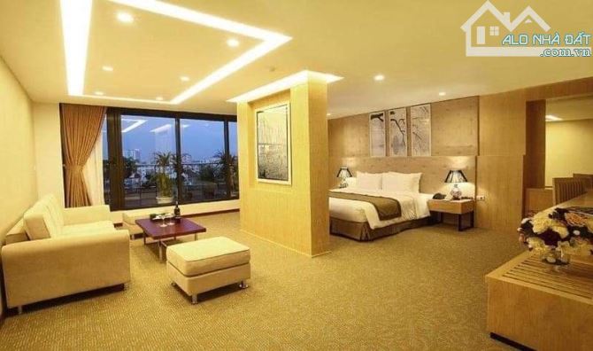 Khách sạn 4* mặt phố Nguyễn Đình Hoàn, 321m2, 13 tầng, mặt tiền 12m, 168 tỷ - 1