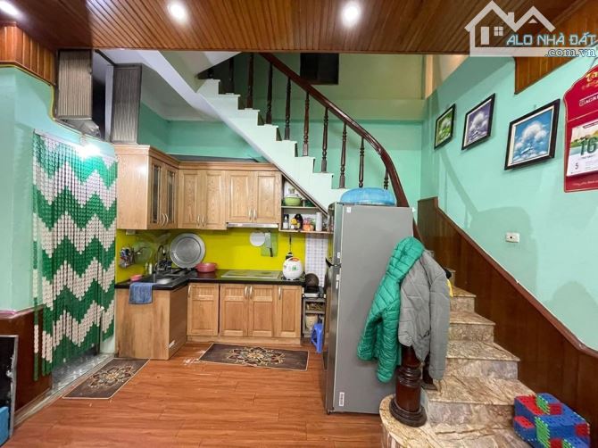 Bán nhà phân Lô Ô tô đỗ cửa phố Tôn Thất Tùng Dt 31m Mt 4m Giá 5,2 tỷ - 2