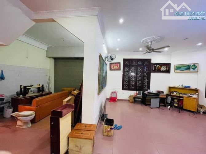 Cho thuê nhà ngõ ôtô phố Tam Trinh Hoàng Mai 80m x 4 tầng, giá 23tr/tháng - 2