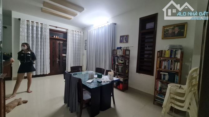 Nhà đẹp 3 tầng 2 mặt tiền Tùng Thiện Vương. Gần ngã tư TrươngGiaMô.