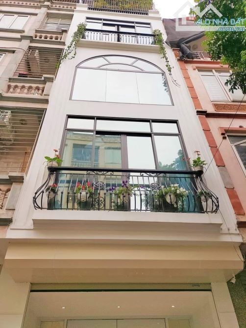 Tái Định Cư Mới gần Hồ Tùng Mậu, 60m2, 5 Tầng Mới Tinh, Nội Thất Sịn, Cây Xanh, Vỉa hè 4m