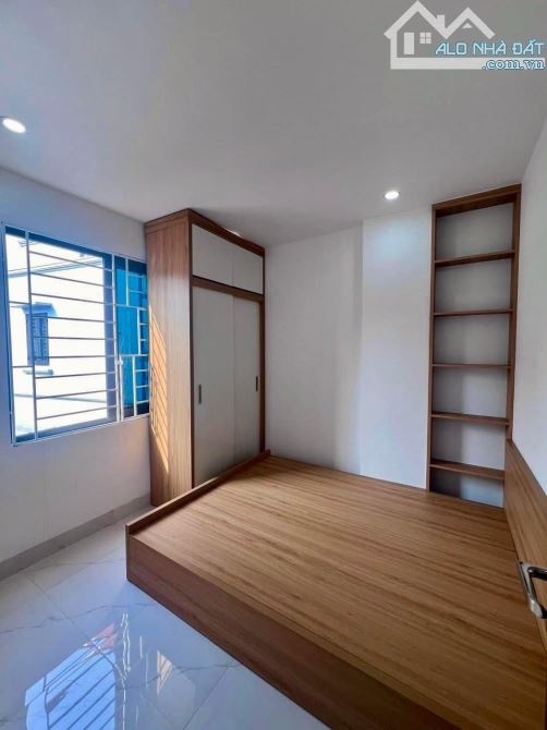 Toà CHDV Trần Thái Tông, Thu 90 Tr/tháng, 16 Phòng, ô tô, 70m2*7 T, 11,2 Tỷ, Ngõ Thông KD