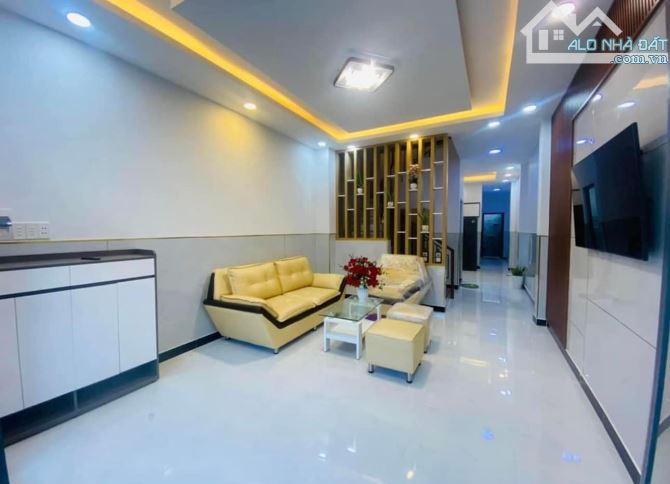 NHÀ BÁN THOẠI NGỌC HẦU - HẺM Ô TÔ - NHÀ ĐẸP - TẶNG NỘI THẤT - NHỈNH 5 TỶ