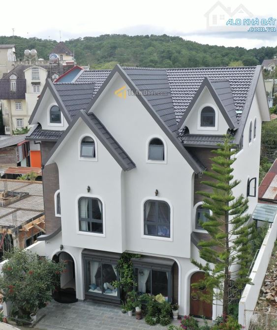 Bán Căn Villa Phong Cách Châu Âu 200m2 3 Tầng 8 Phòng. Nguồn Thu 100 Triệu/Tháng