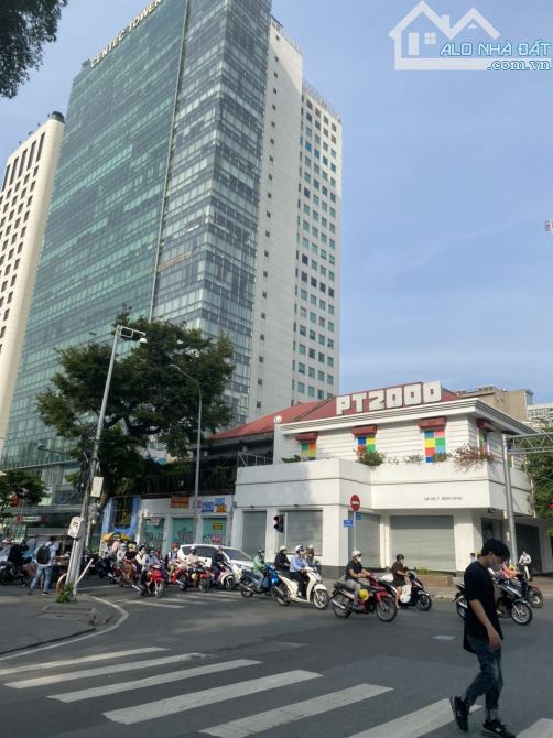 Bán 2.800m2 nhà MT đường Nam Kỳ Khởi Nghĩa, Quận 3. Khuôn đất duy nhất trên thị trường