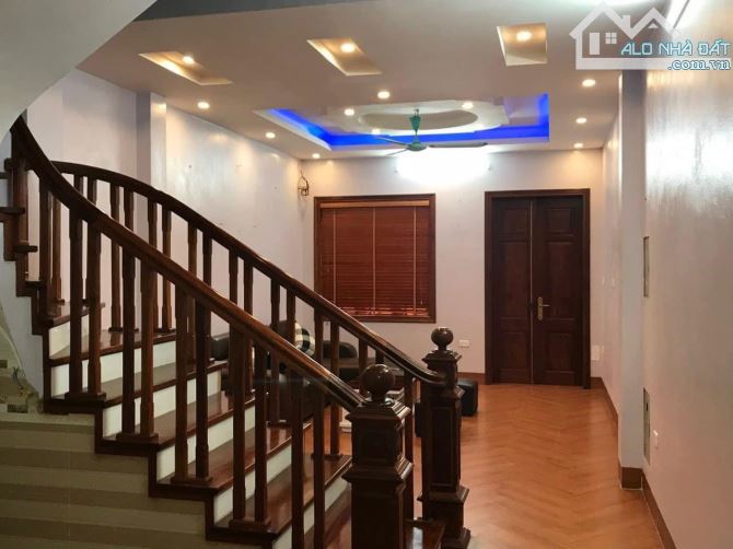 BÁN NHÀ PHÂN LÔ -VỈA HÈ RỘNG KD Ô TÔ VÀO NHÀ HÀNG BÈ KIẾN HƯNG DT 50M2x5T MT 4M2 GIÁ 9.6TỶ