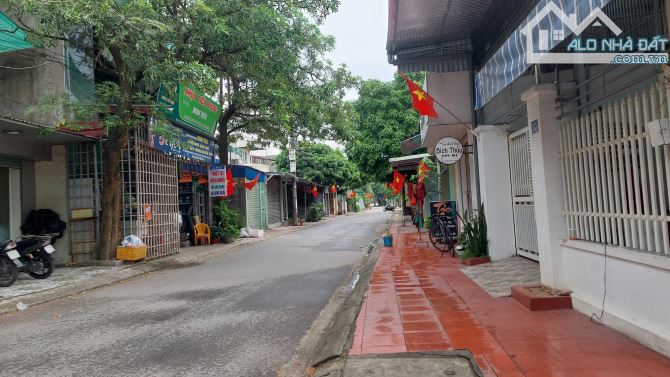 Chỉ 23tr/m2 mặt đường ngay ngã tư kinh doanh buôn bán tại Quỳnh Cư ,Hùng Vương. Lh - 2