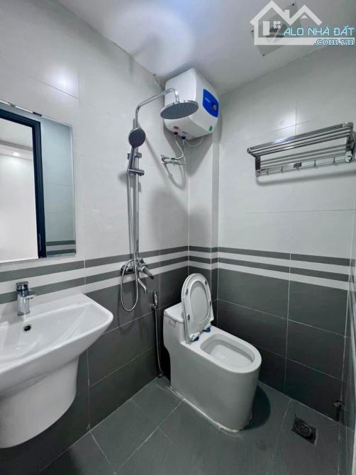 Toà CHDV Trần Thái Tông, Thu 90 Tr/tháng, 16 Phòng, ô tô, 70m2*7 T, 11,2 Tỷ, Ngõ Thông KD - 3