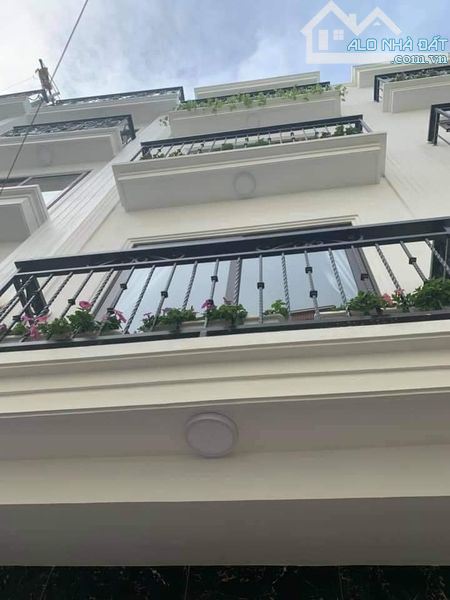 GIÁ TỐT--Nhà 2 tỷ95 -3pn. 50m ra trục chợ Đồng Nhân. Ngõ 2m. Vành đai 4 chỉ 500m. Gần KĐT