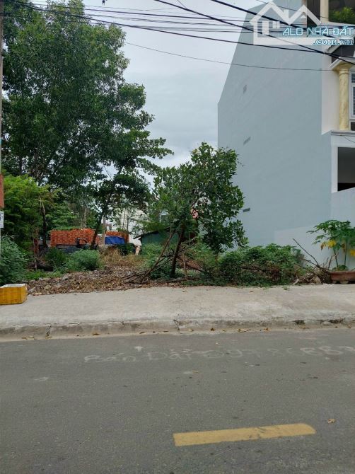 20 tỷ giảm còn 18.5 tỷ. 10x20m. Khu 10 Mẩu Bình Trưng Đông. đối diện Công Viên. cực phẩm