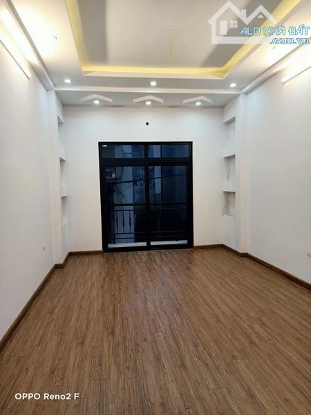 GIÁ TỐT--Nhà 2 tỷ95 -3pn. 50m ra trục chợ Đồng Nhân. Ngõ 2m. Vành đai 4 chỉ 500m. Gần KĐT - 1