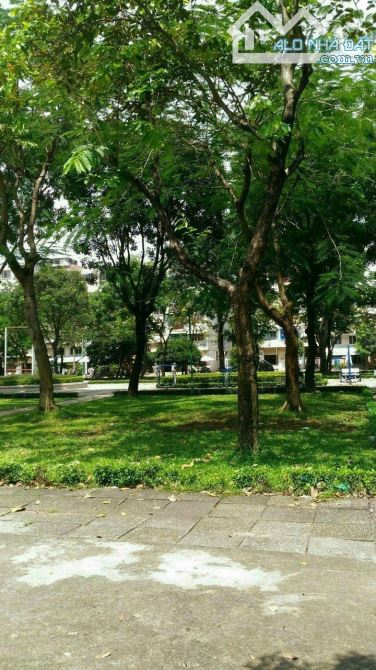 20 tỷ giảm còn 18.5 tỷ. 10x20m. Khu 10 Mẩu Bình Trưng Đông. đối diện Công Viên. cực phẩm - 1