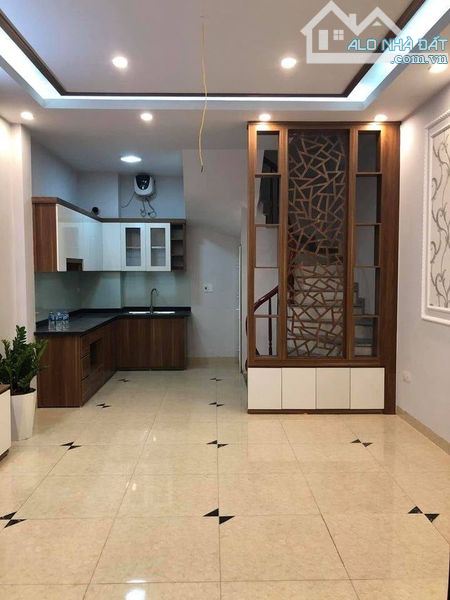 GIÁ TỐT--Nhà 2 tỷ95 -3pn. 50m ra trục chợ Đồng Nhân. Ngõ 2m. Vành đai 4 chỉ 500m. Gần KĐT - 2