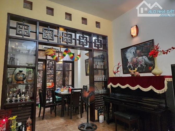 Bán nhà Định Công Thượng sổ 124m2 - giá 13.9 tỷ - 2