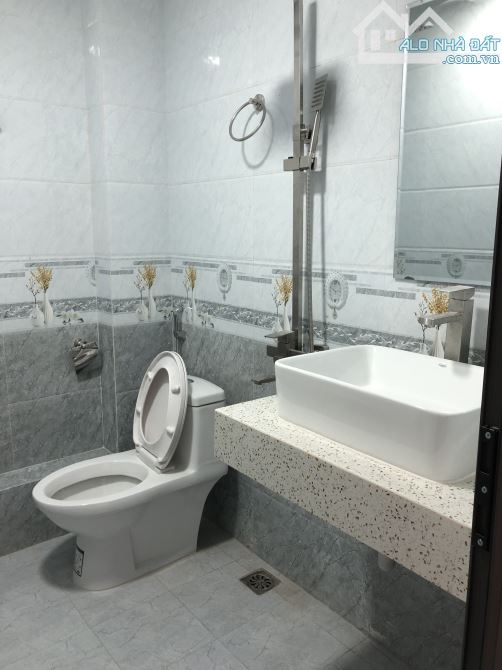 GIÁ TỐT--Nhà 2 tỷ95 -3pn. 50m ra trục chợ Đồng Nhân. Ngõ 2m. Vành đai 4 chỉ 500m. Gần KĐT - 3