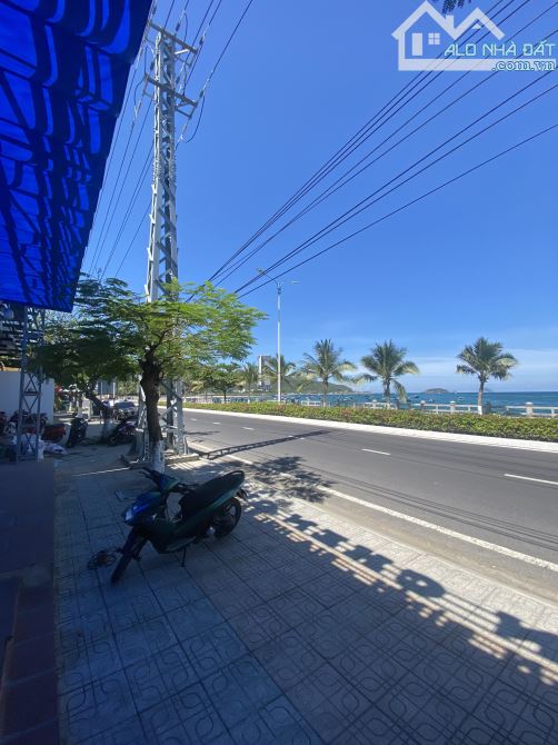 Mặt bằng đường Phạm Văn Đồng view biển, diện tích 350m2 ngang 15m. Giá thuê 35tr - 3