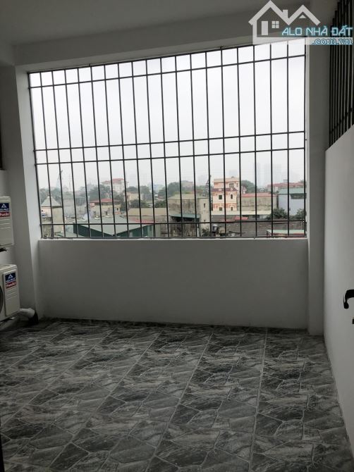 GIÁ TỐT--Nhà 2 tỷ95 -3pn. 50m ra trục chợ Đồng Nhân. Ngõ 2m. Vành đai 4 chỉ 500m. Gần KĐT - 4