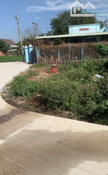 Cần bán nền đất góc 3 mặt tiền hẻm , ngay trung tâm thị trấn Đất Đỏ bà Rịa Vũng Tàu giá rẻ