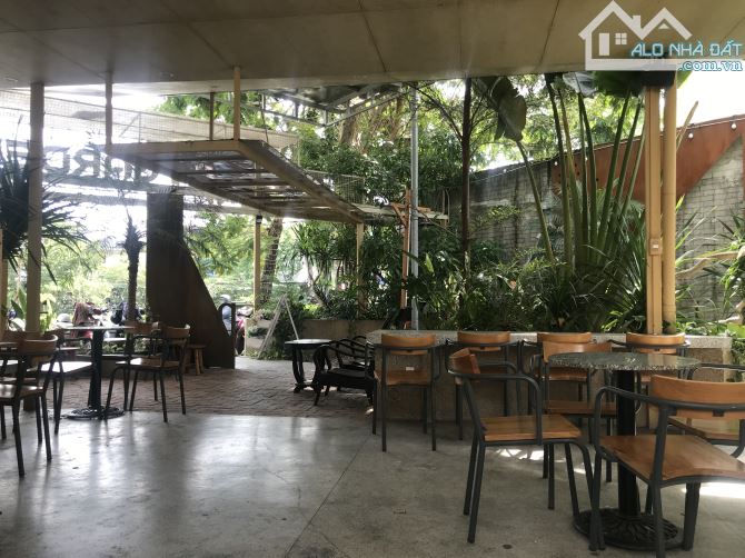 Sang nhượng quán cafe rộng 300 m2, mặt tiền đường 10m