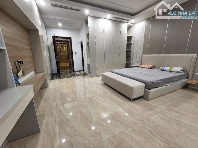 Bán nhà Nguyễn Bá Khoản Cầu Giấy 70mx5tx18tỷ.ô tô,gần phố,ở hoặc kinh doanh Văn phòng