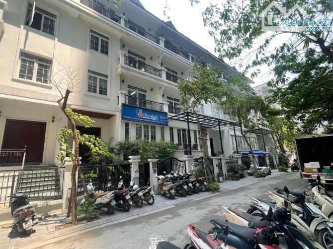 Bán gấp liền kề 98m2 201 Nguyễn Tuân - Thanh Xuân. Mt 7.5m xây 5 Tầng 1 Hầm, giá 43.9 tỷ .