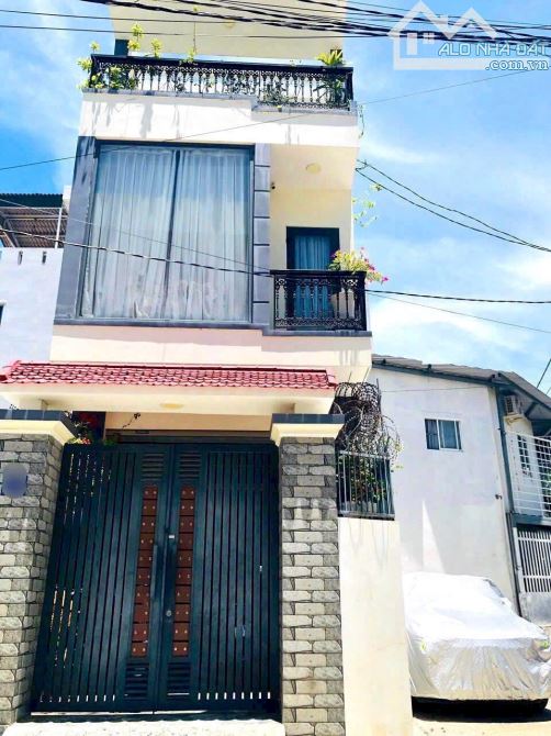 Bán nhà 3 tầng hẻm Nguyễn Chích, Vĩnh Hoà, Nha Trang. Dt:56m2.Hướng đông. Giá:3,350 tỷ